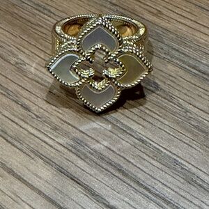 Boutique Elegant Gold and Silver Floral Ring size 8